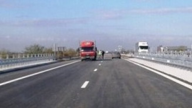 Строителството на АМ "Струма" може да се забави с 2 г. при изместване на трасето