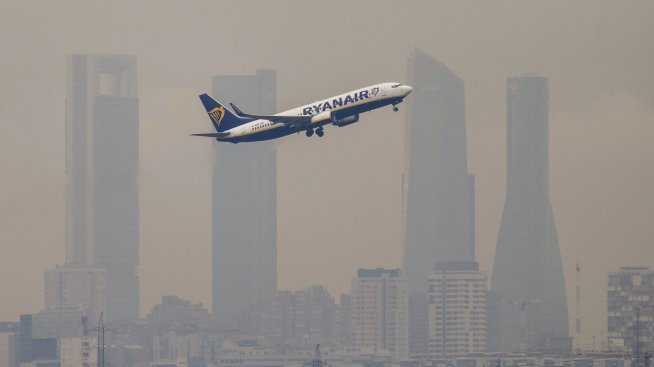 Ryanair намалява полетите си до Испания в битка заради летищните такси