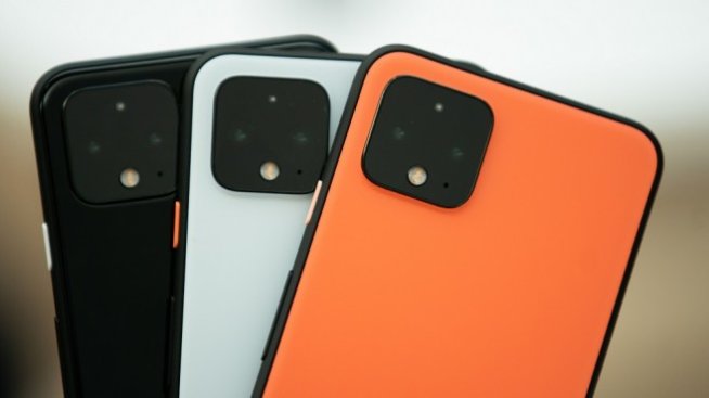 Глобалните продажби на смартфони преживяват най-големия си срив в историята
