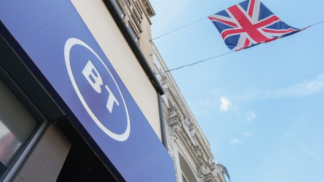 BT се е обърнала към AT&T и Orange за обвързване на международните им звена