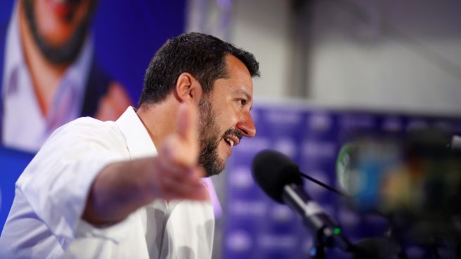 Салвини: Държавата би могла да помогне за сделката между Fiat и Renault