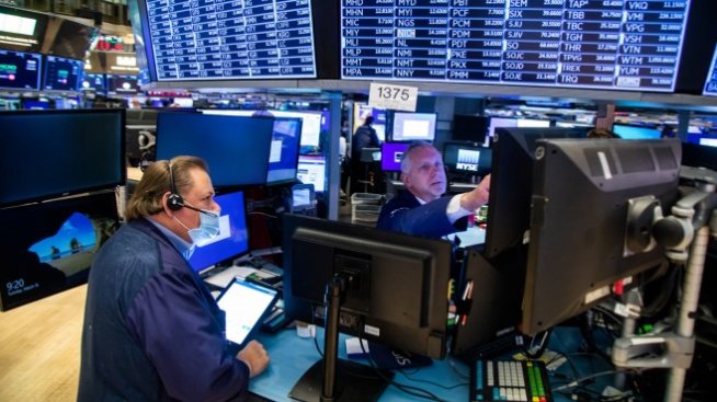 Търговията на Wall Street започва вяло, инвеститорите търсят сигнали за рецесия*