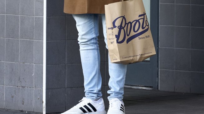 Пореден британски търговец представи по-евтини продукти заради поскъпването на живота