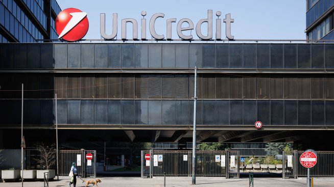 UniCredit увеличи дела си в акции на Commerzbank до 20%