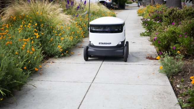 Uber ще доставя храна по домовете във Великобритания с роботи на Starship Technologies 