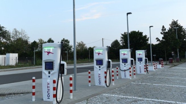 Какви са проблемите пред масовата електромобилост в България?