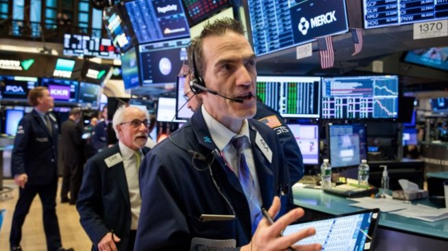 Хаосът на Капитолийския хълм не успя да помрачи Wall Street