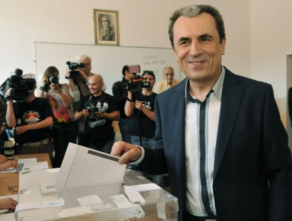 
	Премиерът гласува на изборите за евродепутати на 25 май 2014 година. Този вот на практика сложи край на живота на правителството. Снимка: БТА
