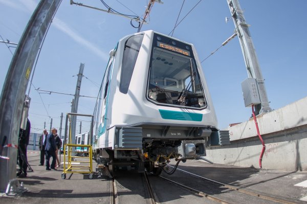 
	Строителството на третия лъч на метрото в София провериха кметът Йорданка Фандъкова и директорът на "Метрополитен" ЕАД Стоян Братоев.&nbsp;Снимка: Димитър Кьосемарлиев, Investor Media Group
