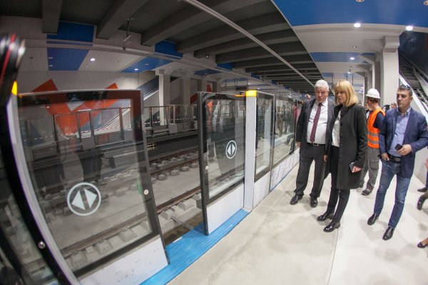 
	Строителството на третия лъч на метрото в София провериха кметът Йорданка Фандъкова и директорът на "Метрополитен" ЕАД Стоян Братоев.&nbsp;Снимка: Димитър Кьосемарлиев, Investor Media Group
