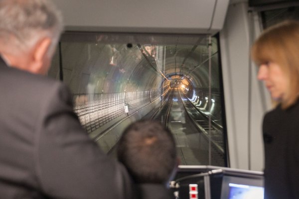
	Строителството на третия лъч на метрото в София провериха кметът Йорданка Фандъкова и директорът на "Метрополитен" ЕАД Стоян Братоев.&nbsp;Снимка: Димитър Кьосемарлиев, Investor Media Group
