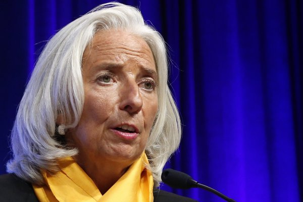 
	Нейната биография включва много първи места: първи партньор в международната адвокатска кантора Baker &amp; McKenzie, първата жена финансов министър в Европа и първата жена начело на Международния валутен фонд. Но докато светът я познава по този начин, в родната си Франция тя е известна с поредицата от гафове, които направи, докато беше министър на финансите. Един от най-запомнящите се случаи беше през 2007 г., когато тя отприщи обществения гняв във връзка с нарастващите цени на горивата, като заяви категорично: &bdquo;Да използваме колела&ldquo;.
