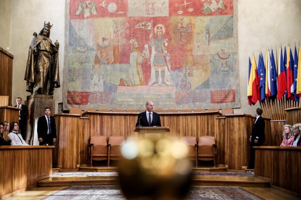 Националните решения могат да се гласуват извън Съвета на ЕС. Снимка: EPA/MARTIN DIVISEK