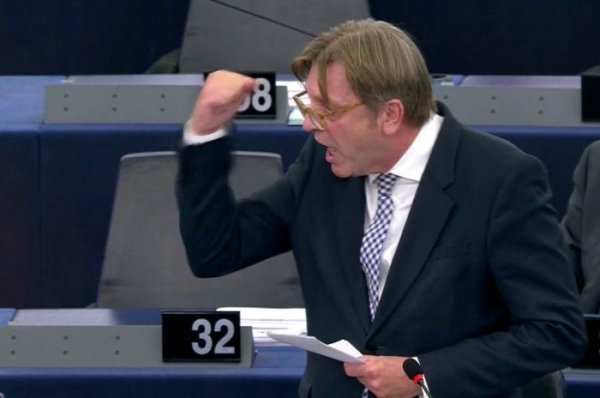 
	Белгийският евродепутат може и да е овладял кресливостта си поне донякъде, но определено трябва да бъде предпазлив при преувеличаването на ролята си като &quot;главен преговарящ за Brexit от името на Европейския парламент (ЕП)&ldquo;. Той продължава да се определя като такъв, макар че законодателният орган няма официална роля в преговорите до гласуването в самия им край.

	Ако има обаче едно нещо, в което ЕП е добър, то е подкопаването на политическите процеси с цел разширяването на собствената му власт.

	Верхофстат рискува да се превърне в посредствен фламандски Дядо Коледа през 2018 г. заради многократно афишираното от него &bdquo;асоциирано гражданство&ldquo;, с което иска да даде надежди на британските граждани, които ще останат на територията на ЕС. Шансът това да се случи клони към нула заради европейското законодателство и вероятната промяна на договора за ЕС и практическите детайли в него заради напускането на Великобритания.&nbsp;&nbsp;

	Снимка: Архив Ройтерс
