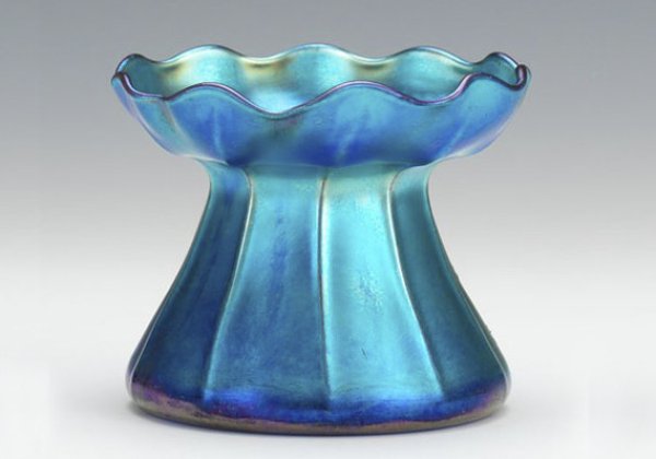 
	Запалени сте по колекционерските предложения? Останете по местата си, това е за вас. Aspire Auctions предлага на притежателите на биткойни стоки с антична колекционерска стойност. Ваза Tiffany, папирус от &quot;Книгата на мъртвите&quot;, музикална кутия с девет камбани &ndash; всичко това ще ви струва един или няколко биткойна.

	Сред другите интересни продукти са антични предмети и произведения на изкуството, но вниманието несъмнено приковава Chevrolet 210 Hardtop от 1955 г. Снимка:&nbsp;Aspireauctions.com
