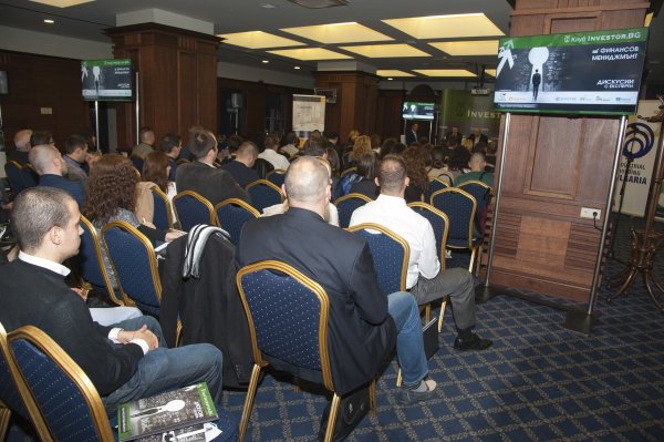 
	Публиката в залата
