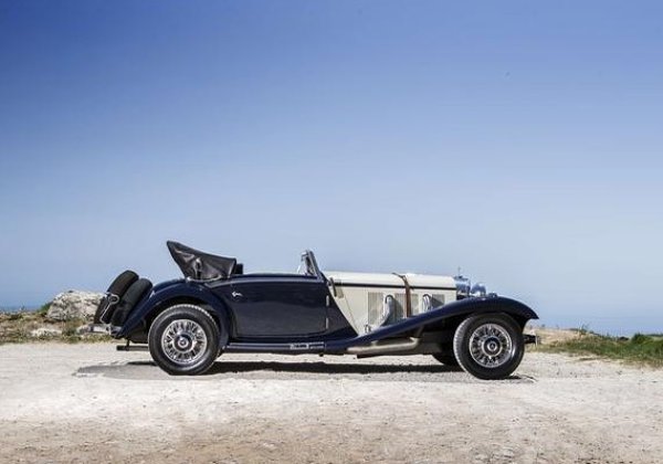 
	Продаден за: 2.24 млн. евро
	
	Първият собственик на колата я купува през 1936 г. от официално представителство на компанията в Париж. Става въпрос за собственика на известния парижки нощен клуб La Roulotte, който е бил посещаван от Едит Пиаф и Джанго Райнхард. Човекът пази колата си до 2007 г. (цели 70 години), след което я продава на друг французин. Голяма част от компонентите й са оригинални, в това число шаси, двигател и боя.
