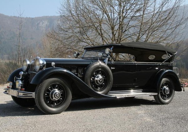 
	Продадена за: 517 000 евро
	
	Това е една от едва 931 произведени такива коли. Продадената на търг машина има 6/7-местно купе с четири врати, боядисано в черно с черен кожен интериор. Всичко е запазено в много близко до фабричното състояние.
