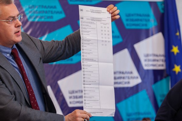 
	ЦИК показа бюлетината за ервоизборите на 26 май 2019 г.&nbsp;Снимка: Димитър Кьосемарлиев, Investor Media Group
