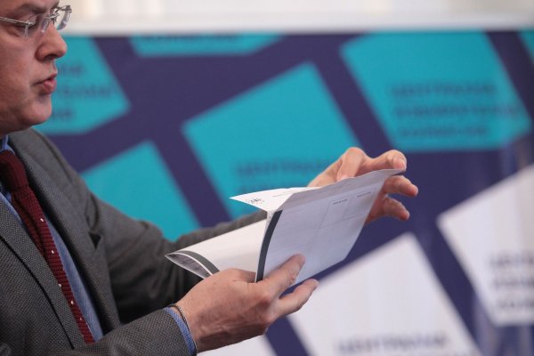 
	ЦИК показа бюлетината за ервоизборите на 26 май 2019 г.&nbsp;Снимка: Димитър Кьосемарлиев, Investor Media Group
