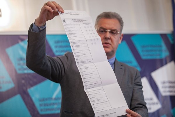 
	ЦИК показа бюлетината за ервоизборите на 26 май 2019 г.&nbsp;Снимка: Димитър Кьосемарлиев, Investor Media Group
