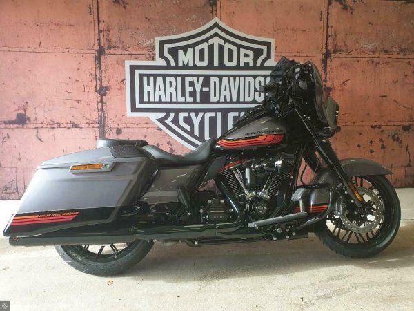 
	Harley Davidson Street Glide FLHX Screamin eagle 120R

	Цена: 27 270 долара
