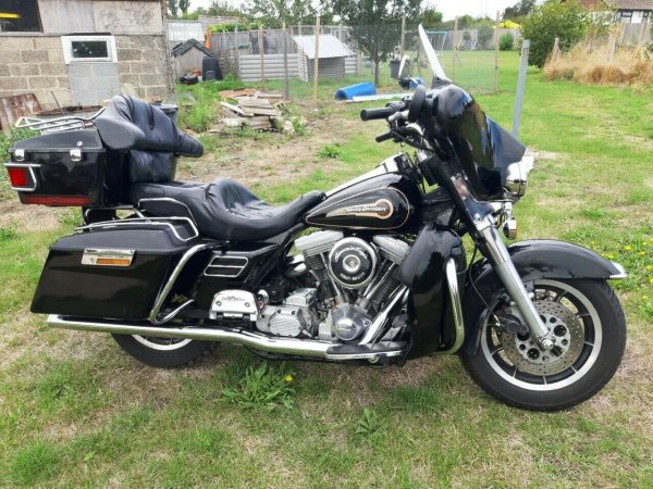 
	Harley Davidson Electra Glide Ultra 

	Цена: 25 489 долара
