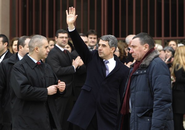 
	Плевнелиев напуска Президентството
