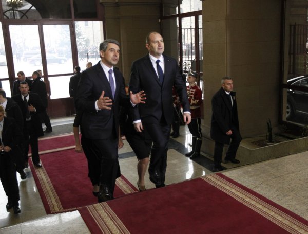 
	Росен Плевнелиев въвежда новия държавен глава в сградата на Президентството
