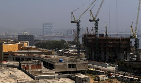 
	Новата сграда на Централната банка на Бразилия в района на пристанището, където беше изградено и Олимпийското село.

	Снимка: Ройтерс
