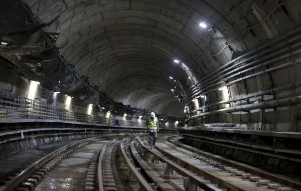 
	Една от новите линии на метрото, изградени заради Олимпийските игри.

	Снимка: Ройтерс
