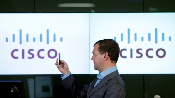 
	Най-големият в света доставчик на цялостни мрежови решения за интернет наскоро изненада с увеличение на тримесечния дивидент. За обикновена акция той се увеличава от два на осем цента.
	
	Оборотът на компанията се е увеличил през 2011 г. повече, отколкото анализаторите очакваха. Печалбата се подобрява с цели 44%.

	Дивидент: 0,09 долара
	Дивидентна доходност: 1,61%
