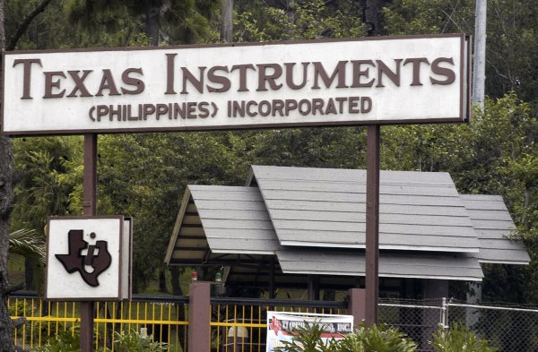 
	В началото на март американският производител на чипове Texas Instruments намали целите си за приходи и печалба за първото тримесечие заради по-слабото от очакваното търсене на безжични чипове.
	
	Независимо от това акциите са обичани от феновете на изплащането на дивиденти. И анализаторът Джером Ремъл от Exane BNP Paribas нарича акциите на Texas Instruments все още недооценени.

	Дивидент: 0,43 долара
	Дивидентна доходност 2,07%
