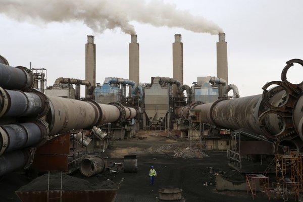 
	Втората италианска компания е в този списък благодарение на сливане. През 1999 г. Buzzi Cementi купува компанията Unicem. Оттогава компанията се нарича Buzzi Unicem. Пет години по-късно италианците придобиват германския традиционен производител Dyckerhoff Group. В сравнение с двете господстващи дружества на пазара на цимент Buzzi Unicem владее само една малка част от индустрията.&nbsp;

	Снимка: Ройтерс
