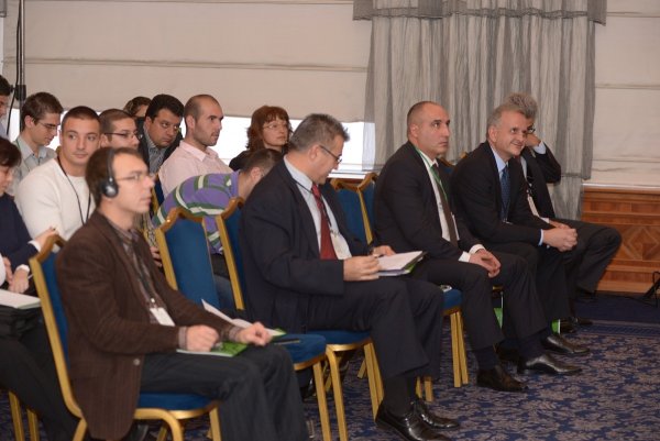 
	Част от участниците в дискусионния панел
