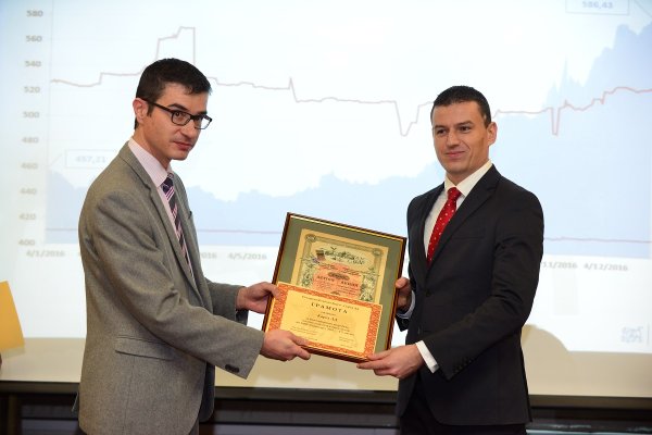 
	На снимката: Иван Такев (л.) и изпълнителният директор на Карол Ангел Рабаджийски (д.)
