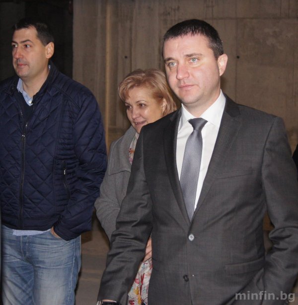 
	Кметът на Пловдив Иван Тотев, председателят на Комисията по бюджет и финанси Менда Стоянова и финансовият министър Владислав Горанов по време на инспекцията. Снимки: МФ
