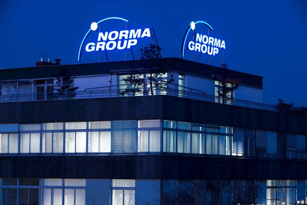 
	На 10-то място е IPO-то на Norma Group AG, която е компания за машини и инструменти. На 7 април 2011 г. инвеститорите инвестираха в IPO-то на Norma Group AG цели 336 млн. евро в новите акции. &nbsp;

	Снимка: компанията
