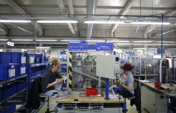 
	Служители в завода на Witte Automotive в Русе.&nbsp;
