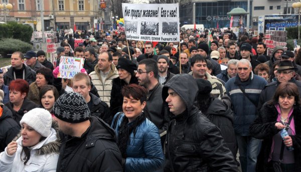 
	Над 3 хиляди бургазлии излязоха на поредния мирен протест срещу монополистите и лошите условия на живот.&nbsp; Снимка: БТА
