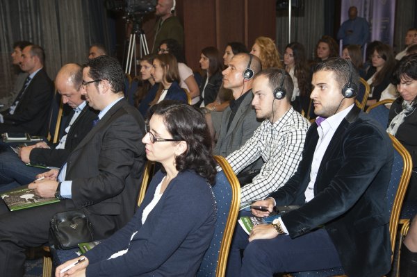 
	Гостите в залата
