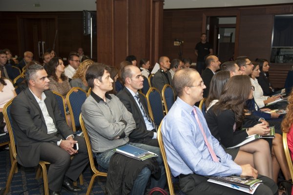 
	Публиката в залата
