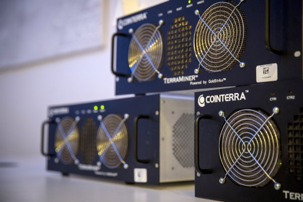 
	Устройства CoinTerra Bitcoin на площад Сатоши Скурър в Bitcoin Center NYC в Ню Йорк.&nbsp;Снимка: Ройтерс
