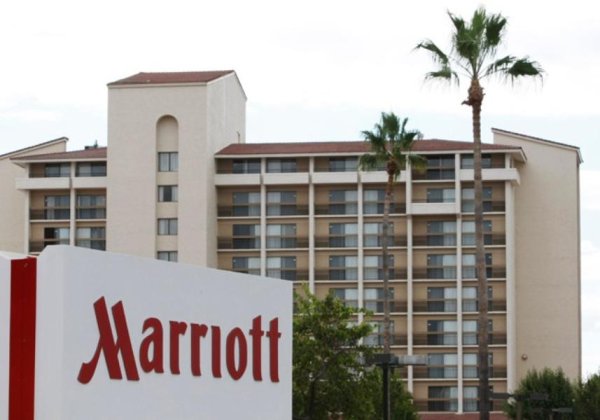 
	Служители от женски пол: 55%
	Жени във висшия мениджмънт: 40%
