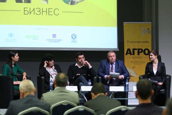 
	Участниците в първия панел.&nbsp;
