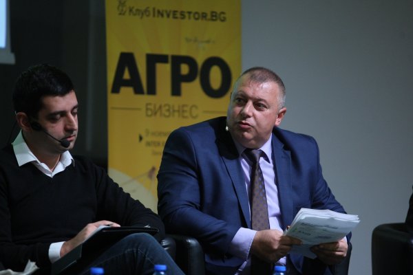 
	Костадин Костадинов, Национална асоциацията на зърнопроизводителите (вдясно) и Николай Вълканов,&nbsp; управител на InteliAgro.

	&nbsp;
