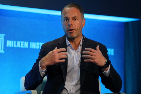 
	Девин Уениг се оттегли от eBay през септември.
