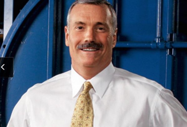 
	Под управлението на Донеган компанията си създаде име като доставчик на космическата индустрия. Пазарна стойност на дружеството в момента е 38 млрд. долара. От 2002 г. насам продажбите са се увеличили пет пъти до близо 10 млрд. долара, а цените на акциите са се повишили повече от 2000%. Донеган, на 57 години, работи над 29 години в корпоративната йерархия. 80 на сто от времето си той прекарва в посещение на фабрики. Има слухове, според които той може да работи на всяка една машина във фабриките си. &nbsp;
