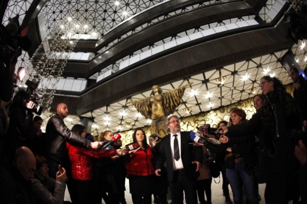 
	Пластиката &quot;Възраждане&quot; на Димитър Бойков във фоайето ще посреща гостите на българското европредседателство. Снимка: Олег Попов, Investor Media Group
