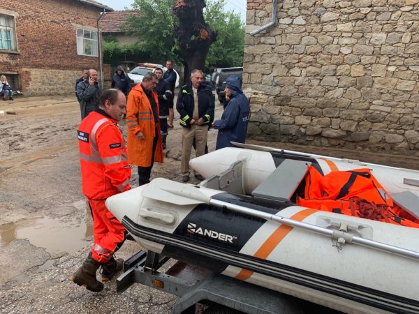 По чудо няма загинали и пострадали от наводненията в карловските села Богдан и Каравелово.    БГНЕС/МРРБ